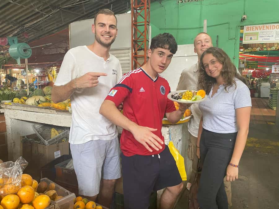 Cali: Fruit Market Walking Tour with Tastings - Photo-friendly markets, without turning it into a photo marathon