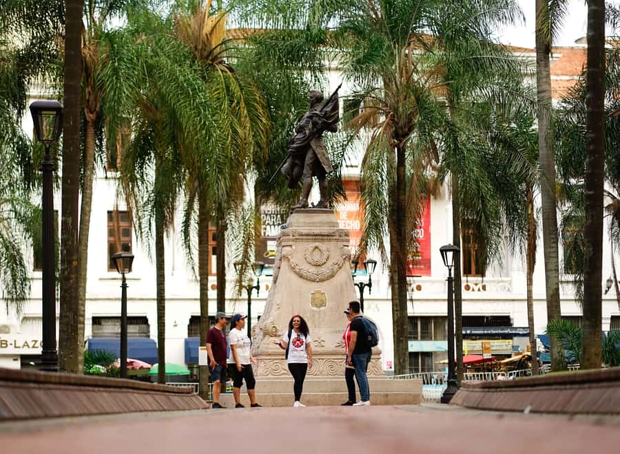 Cali: Walking tour of the historic center - What to Bring for 150 Minutes of All-Weather Walking
