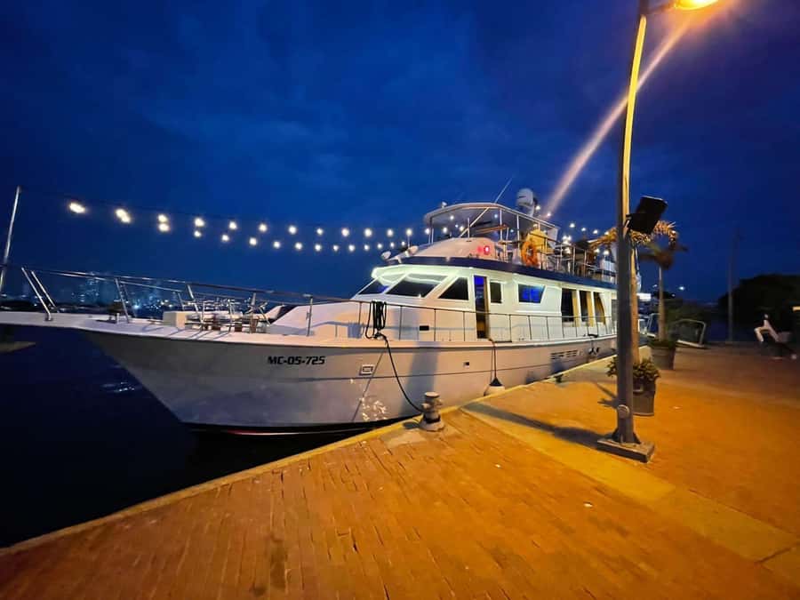 Cartagena: 4-course Culinary Experience aboard a catamaran - Meeting at Muelle de la Bodeguita, Gate #4