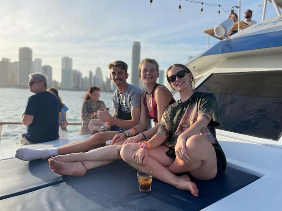 Cartagena: 4-course Culinary Experience aboard a catamaran - The one-hour dinner: four courses, two menu paths