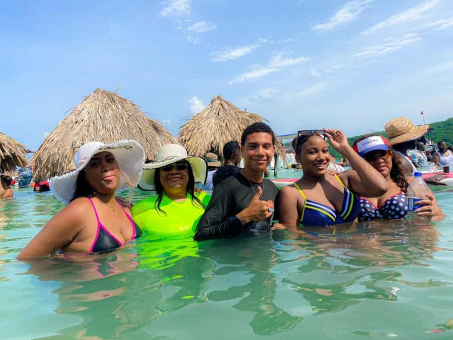 Cartagena: 4 Island Day Trip by Boat and Caribbean Lunch - Rosario Islands: Panoramic Tour of 27 Islands and Your Swim Choices