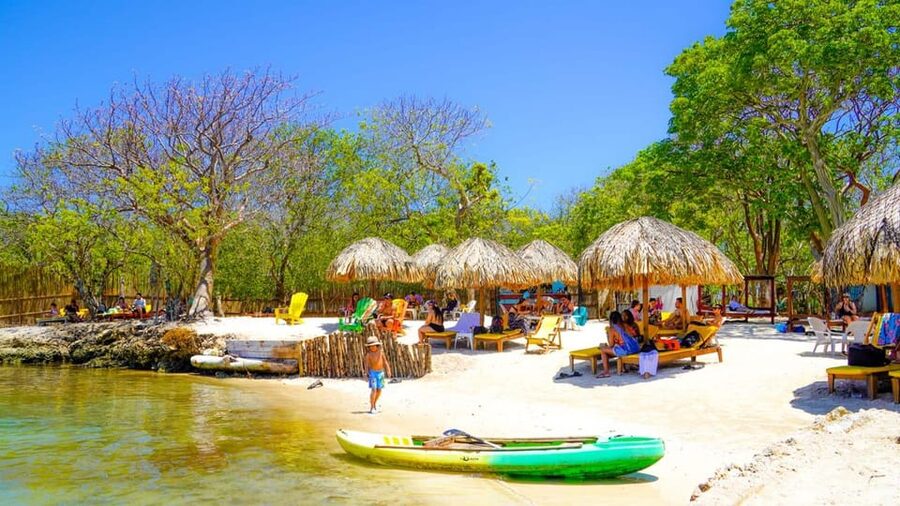 CARTAGENA: 4 islands by sport boat +oceanarium tickets - Private island relaxation, then the Cholon Fiesta Island party break
