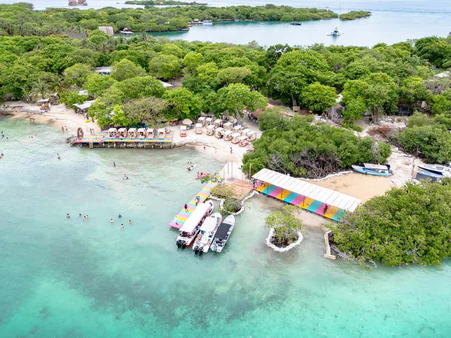 CARTAGENA: 4 islands by sport boat +oceanarium tickets - Baru Island: lunch on a quiet beach with Caribbean views