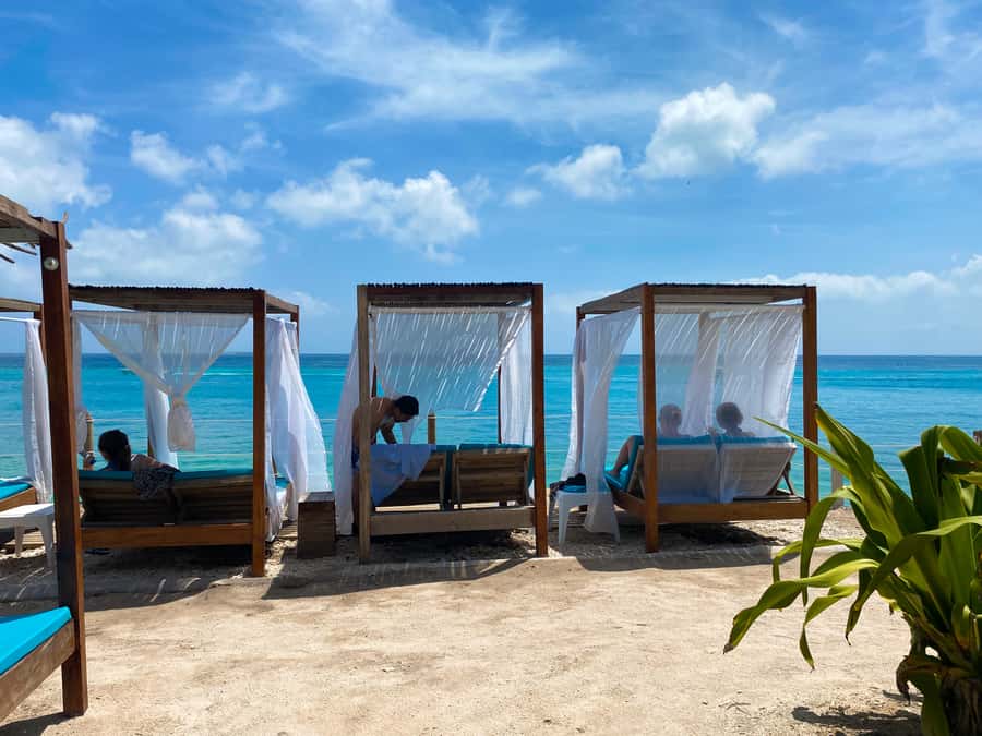 Cartagena: 5-Island Trip by Boat with Lunch and Snorkeling - Lunch at Playa Tranquila: Beach-Club Calm After a Speedboat Morning