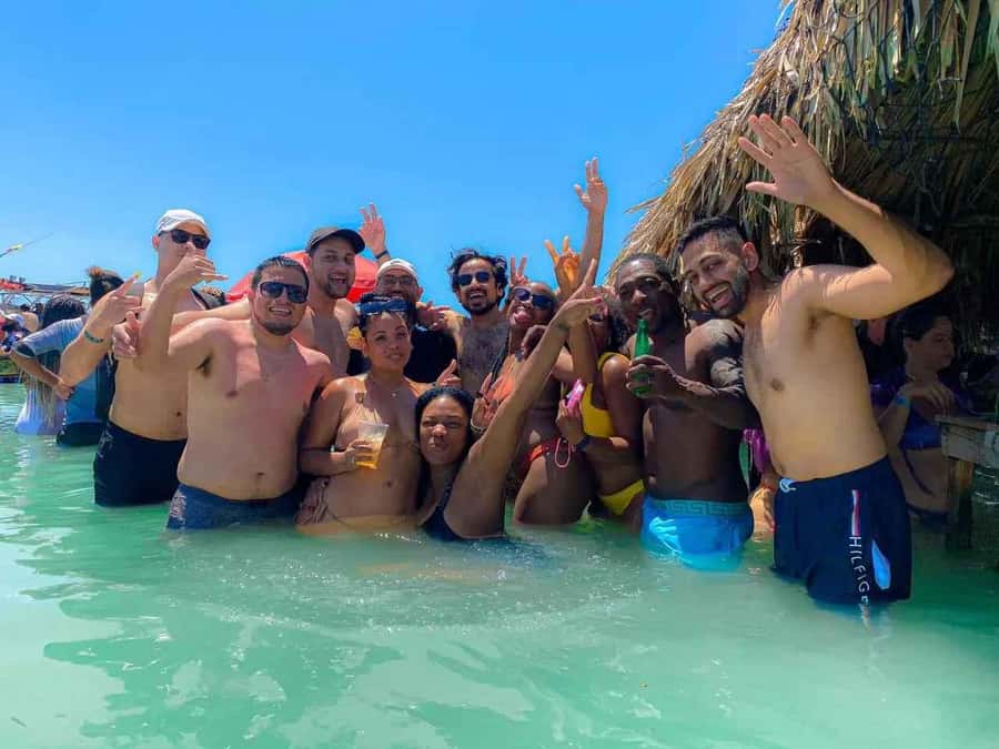 Cartagena: 5 Rosario Islands, Full party with drinks, Snorkeling and lunch - Isla Privada Lunch Stop: Food Options and a Beach Break