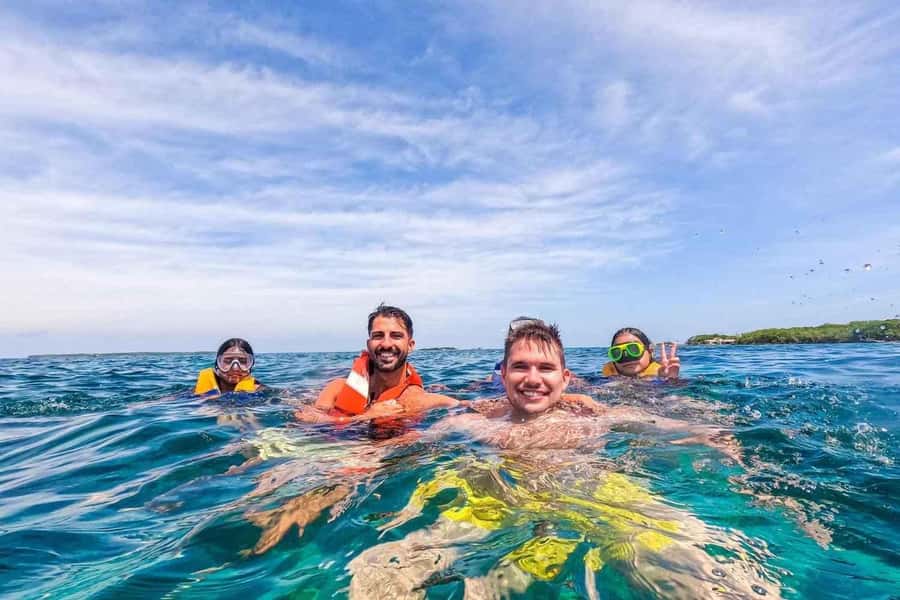 Cartagena: 5 Rosario Islands, Full party with drinks, Snorkeling and lunch - Playa Tranquila on Isla Barú: Chill Beach Time Before Returning