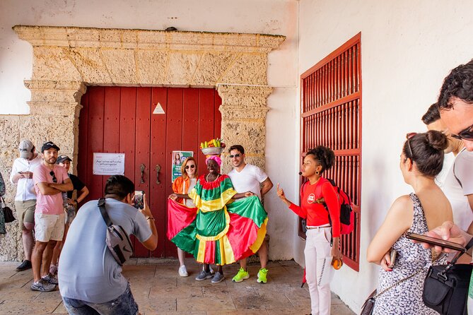 Cartagena Antigua & Barrio Getsemani group with audio system - A smart way to understand Cartagena: Antigua plus Getsemani, stitched together