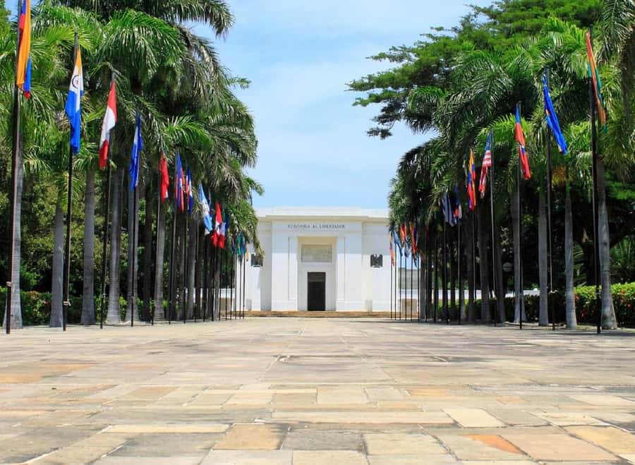 Cartagena: Barranquilla and Santa Marta BILINGUAL GUIDE - Santa Marta Bay: the scenic reset before the main historic stop