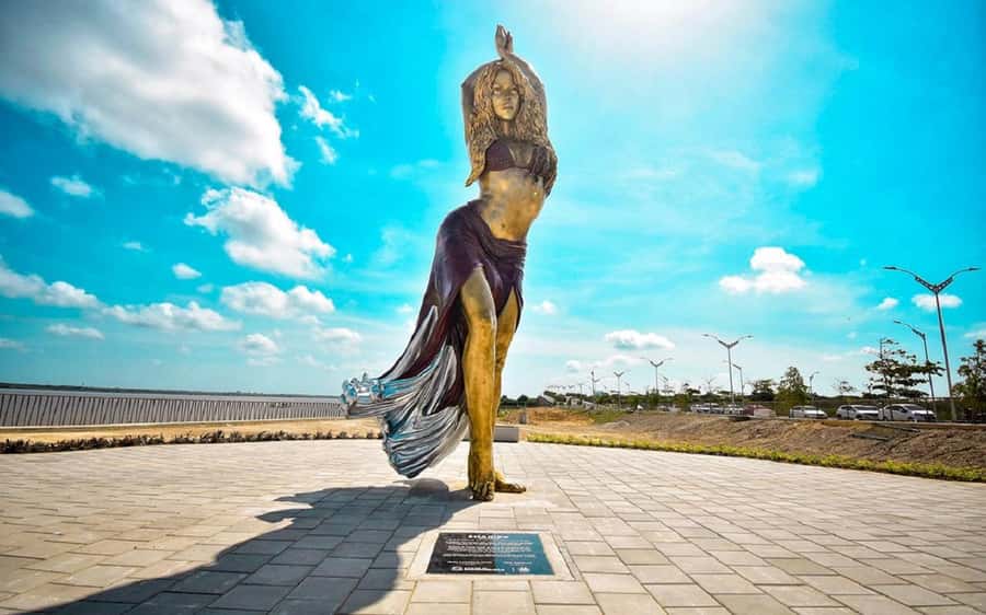 Cartagena: Barranquilla and Santa Marta BILINGUAL GUIDE - Santa Marta city walk: Plaza Bolívar, Cathedral, Gold Museum, and Pibe Valderrama
