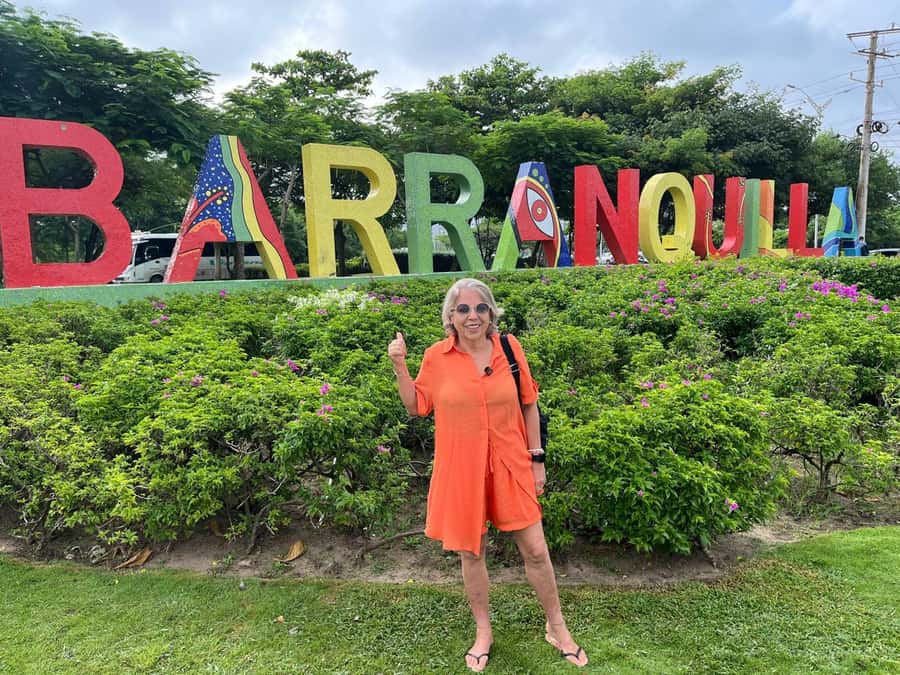 Cartagena: Barranquilla and Santa Marta BILINGUAL GUIDE - Rodadero beach time and lunch that keeps you going