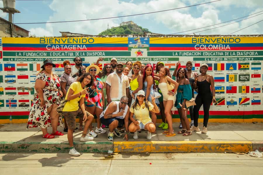 Cartagena Bazurto Market: Authentic Food & Culture Tour - Small group size (8 max) and what it changes in a market
