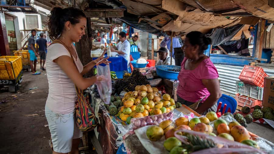Cartagena Bazurto Market: Authentic Food & Culture Tour - What to bring and what to skip in Bazurto