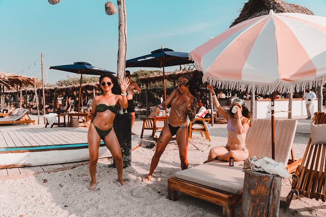 Cartagena Beach Club - Timing and return options, including the bonfire add-on
