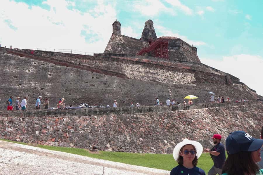 Cartagena: BILINGUAL CITY TOUR San Felipe Castle & Old city - Why San Felipe Castle plus Old Town fits Cartagena perfectly