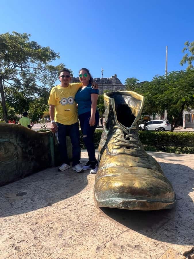 Cartagena: BILINGUAL CITY TOUR San Felipe Castle & Old city - Laguito vibe and the lead up to the fort