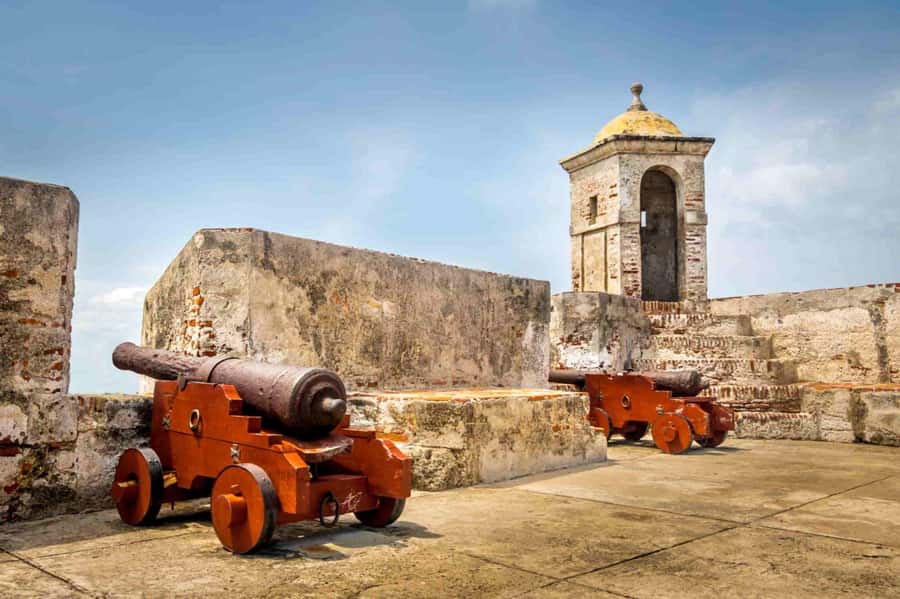 Cartagena: BILINGUAL CITYTOUR + SAN FELIPE CASTLE & Old city - A Chiva ride that strings together Cartagena’s symbols and the walls