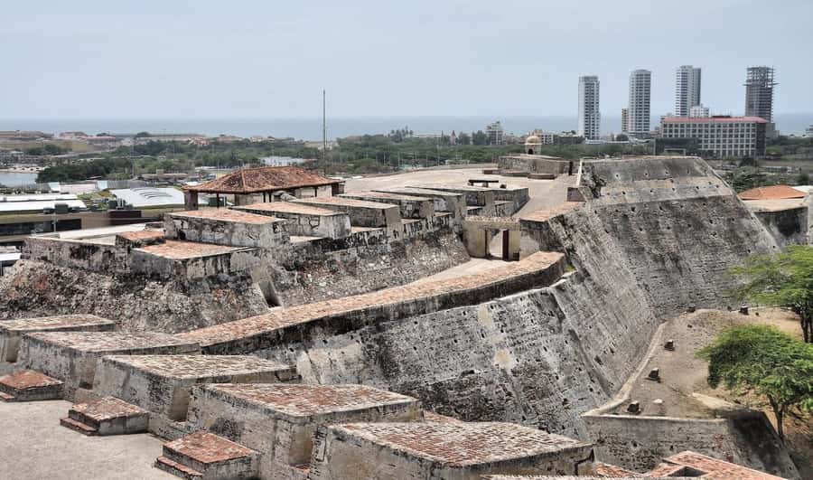 Cartagena: BILINGUAL CITYTOUR + SAN FELIPE CASTLE & Old city - What to bring, and how to survive the heat without hating your day