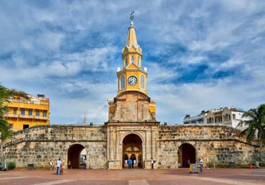 Cartagena: BILINGUAL CITYTOUR + SAN FELIPE CASTLE & Old city - Pickup timing that can feel early, but helps avoid chaos