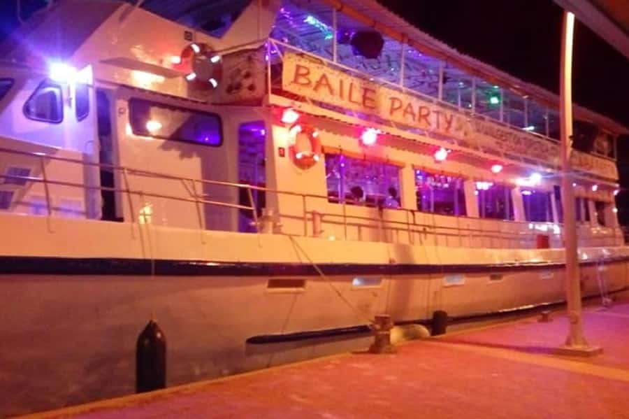 Cartagena: Buffet & party night,cocktails sailing in the bay - How the 3-hour Cartagena bay night experience actually works