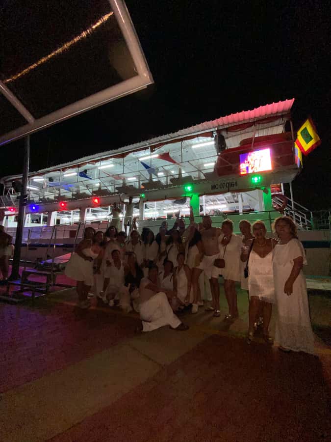 Cartagena: Buffet & party night,cocktails sailing in the bay - BocaGrande stop: the moment the bay meets the Caribbean