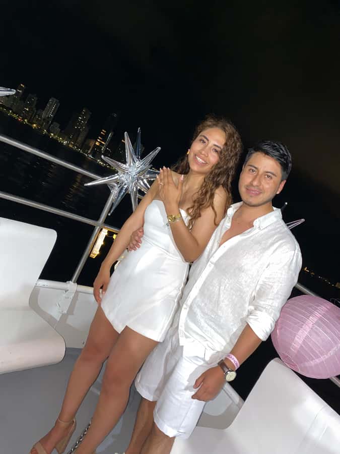 Cartagena: Buffet & party night,cocktails sailing in the bay - Dance show, DJs, and competitions while you sail back