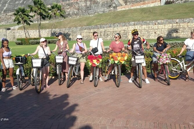 Cartagena by Bike: History, Culture and More Inside the Wall - Stop 3: the main entrance to Santo Domingo and San Diego
