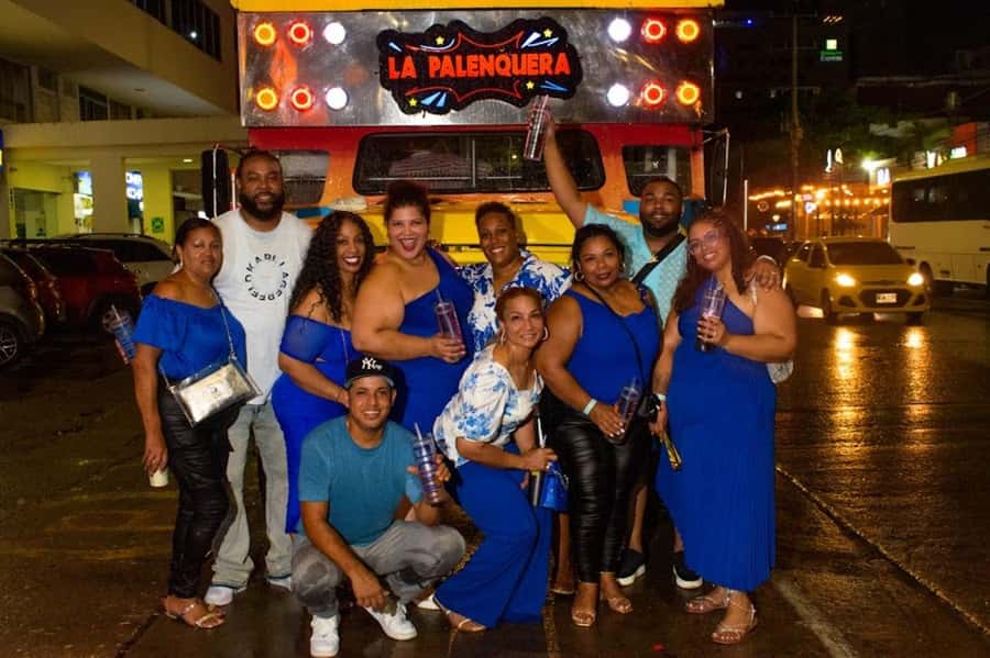 CARTAGENA: Chiva Tipical Chiva Rumbera night with entrance to the Disco - Cartagena letters and the walled city: classic night photos