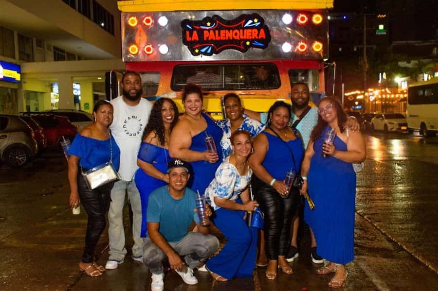 CARTAGENA: Chiva Tipical Chiva Rumbera night with entrance to the Disco - The chiva ride with crossover music and bilingual entertainment
