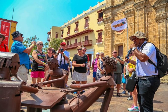 Cartagena: City Tour Hop On Hop Off - Bus Turistico de 2 pisos - Route strategy: when to stay on the bus vs. when to hop off