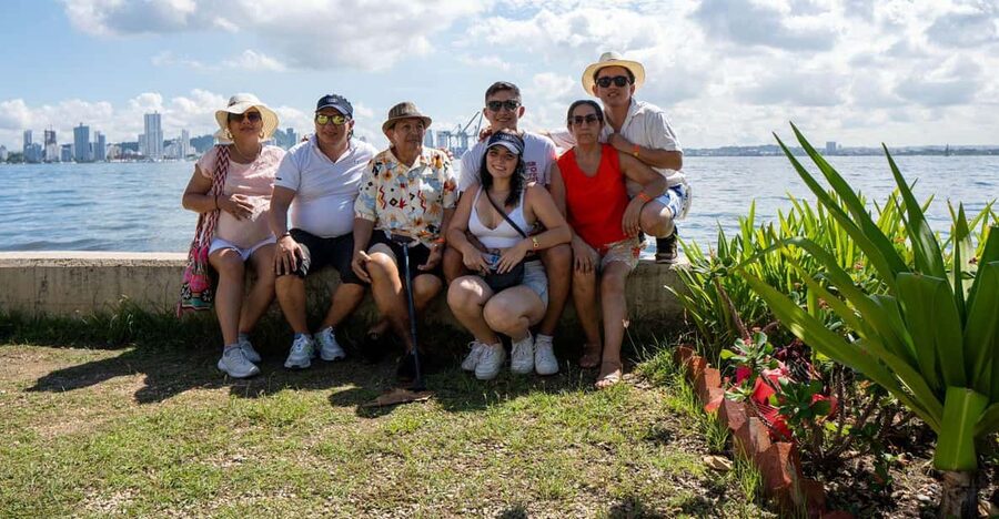 Cartagena: CITY TOUR IN ENGLISH, Old city, Monuments, Castle - The possible downside: shopping detours and how to handle them