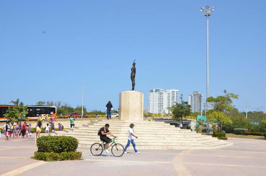 Cartagena: CITY TOUR OVERVIEW of the city Boots castle chiva - Old Shoes to San Felipe de Barajas: why the panoramic Chiva viewpoint helps