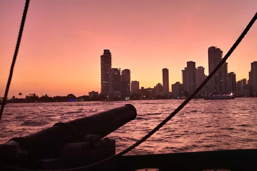 Cartagena, CO: Sunset Skyline Pirate Boat Tour with Drinks - Key things to know before you board