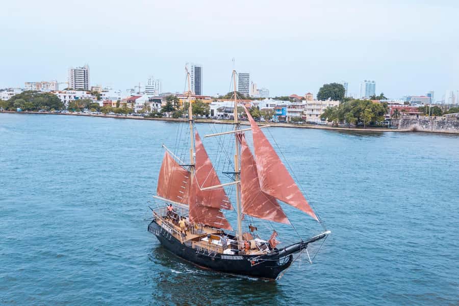 Cartagena, CO: Sunset Skyline Pirate Boat Tour with Drinks - How long it takes, and what can change on the day