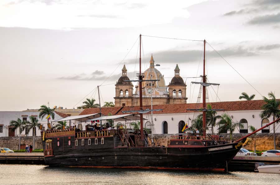 Cartagena: Complete Tour "San Felipe Castle, Popa and Getsemaní". - The photo stop on the way and what to watch for from the bus