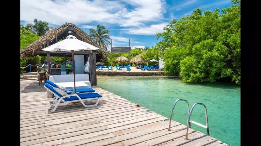 Cartagena: Coralina Island Day Trip with Lunch - Choosing between Isleño, Deluxe, and VIP day passes