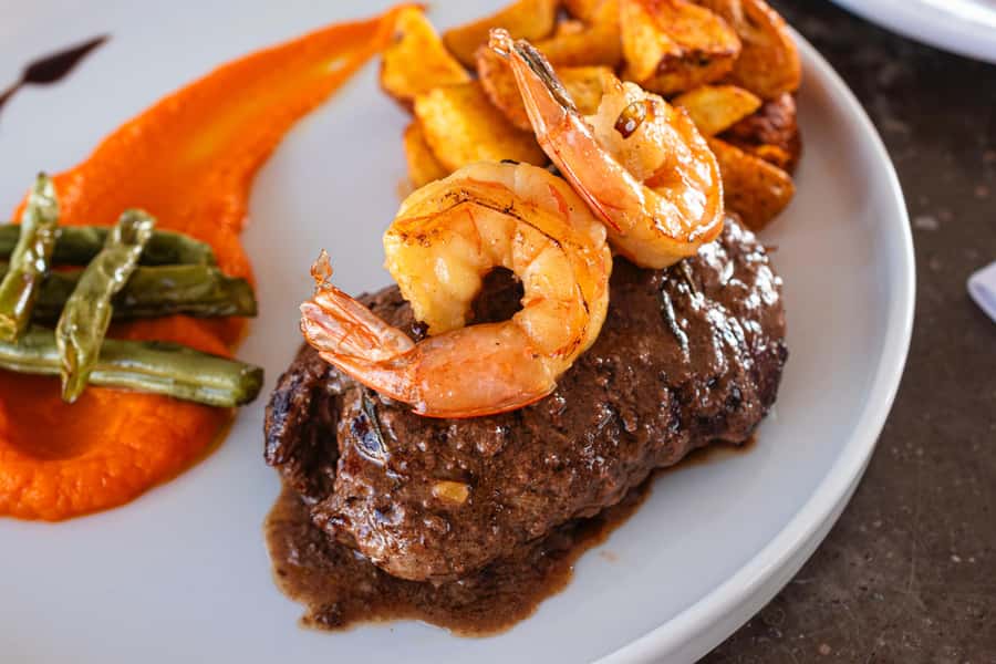 Cartagena: Cruise by the Bay with Dinner and Wine - Small Details to Know Before You Go