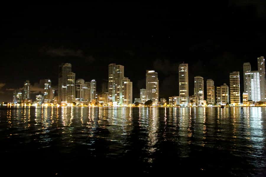 Cartagena: Cruise by the Bay with Dinner and Wine - Dinner on a Yacht: 3 or 4 Courses and Wine With Your View