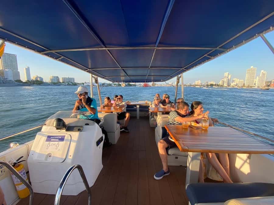 Cartagena: Cruise by the Bay with Dinner and Wine - Who This Cartagena Dinner Cruise Is Best For