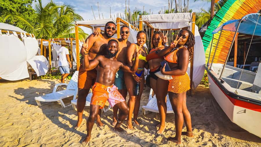 Cartagena: Day Trip Aviary and enjoy Playa Blanca by bus - Key Things That Make This Day Trip Work