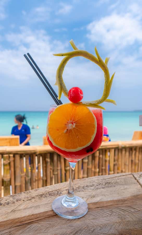 Cartagena: Day Trip Aviary and enjoy Playa Blanca by bus - Playa Blanca on Barú Island: A Gorgeous Beach With a Real Public-Beach Feel