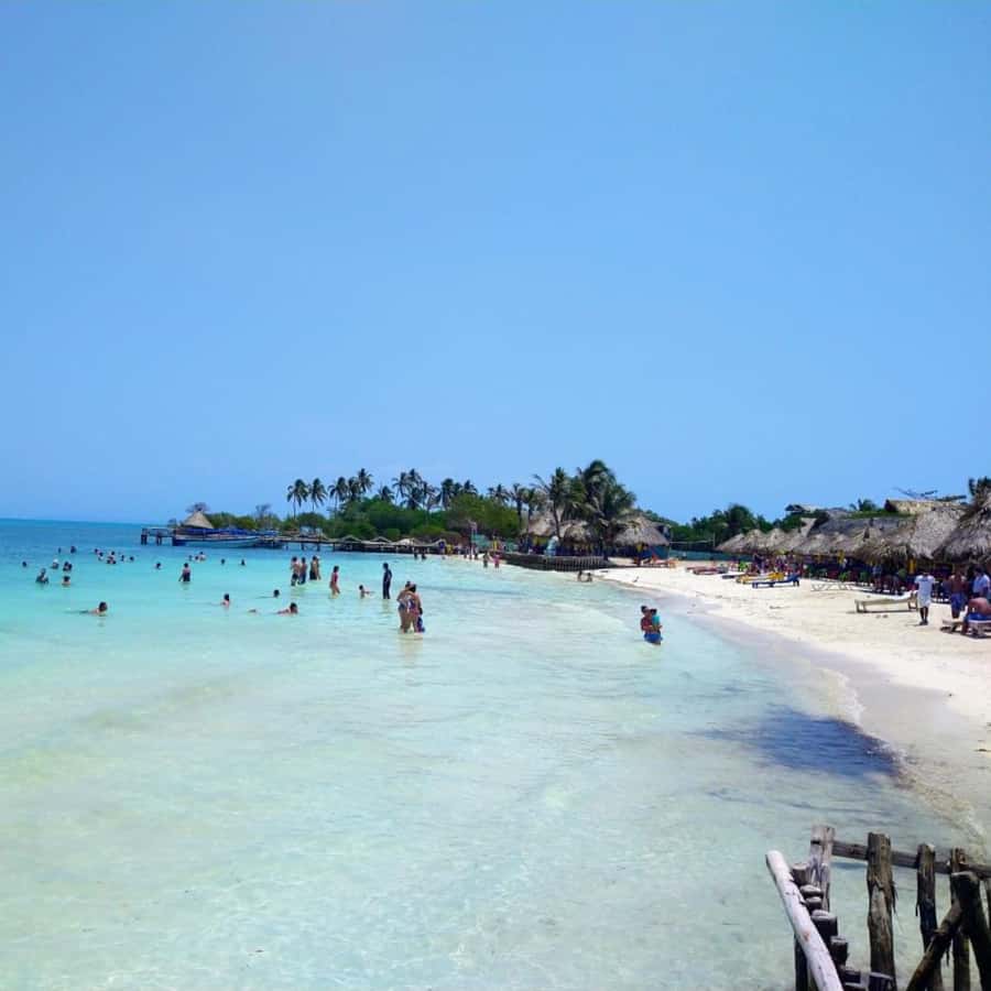 Cartagena: DayTour Mucura, tintipan and Islote by speadboat - Speedboat to Santa Cruz del Islote: arepa snack, entry fee, and aquarium time
