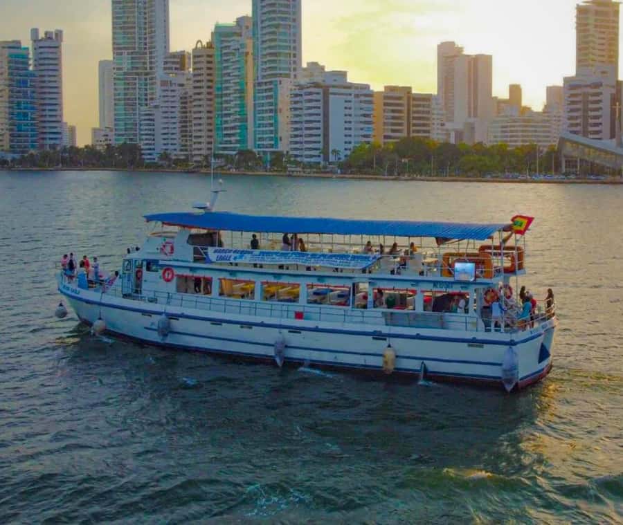 Cartagena de Indias: Sunset Cruise Open Bar with Dance Show - Getting On The Bequia: The Muelle de la Bodeguita Meeting Point