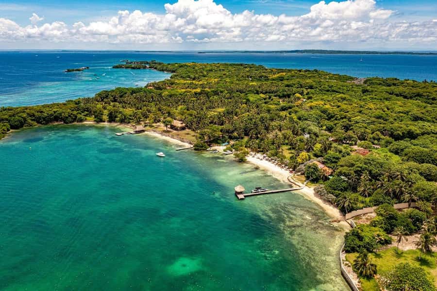 CARTAGENA: EXCURSION to the Rosario Islands by boat and white beach by bus. - Optional snorkeling and aquarium fees: budget for the part you think is included