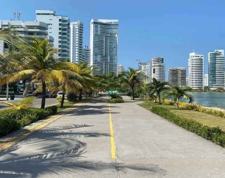 Cartagena: Explore with a city tour aboard a typical "chiva". - Castillo San Felipe de Barajas: the main landmark stop and pacing