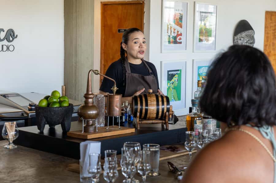 Cartagena: Express Rum and Chocolate Tasting Experience - Key things you will notice right away
