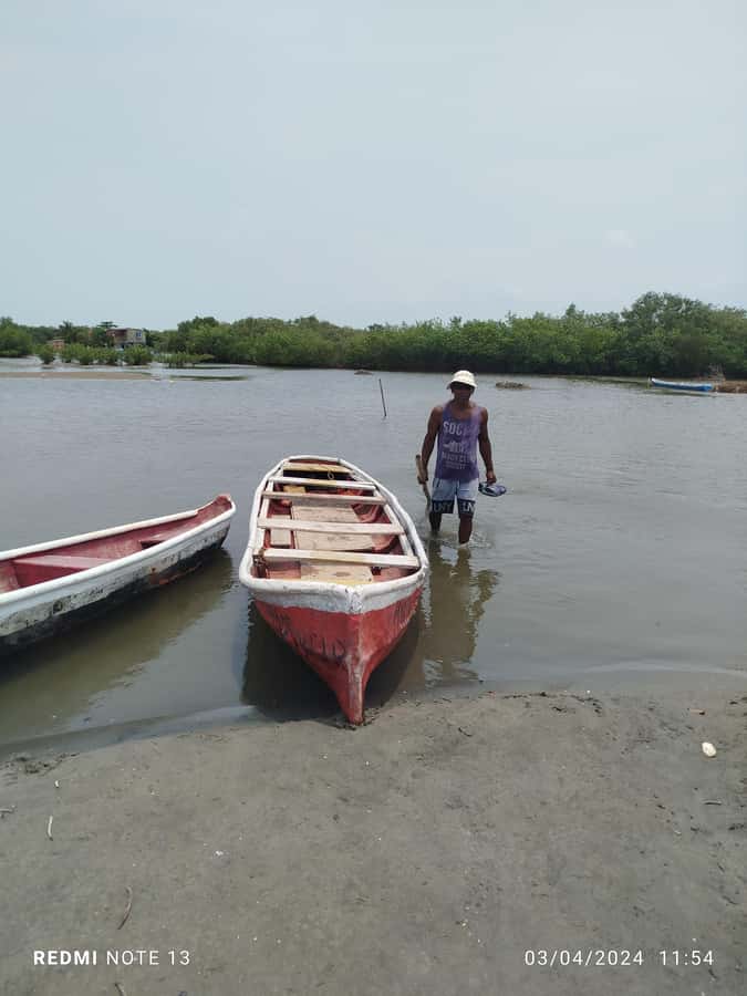 Cartagena: FISHERMEN'S ISLAND IN THE MANGROVES by canoe - What to Expect on Arrival: Yes, It Can Feel Odd at First