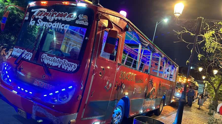 Cartagena: Funny PartyBus with dance floor and good music! - Getsemaní dance show: the one-hour payoff