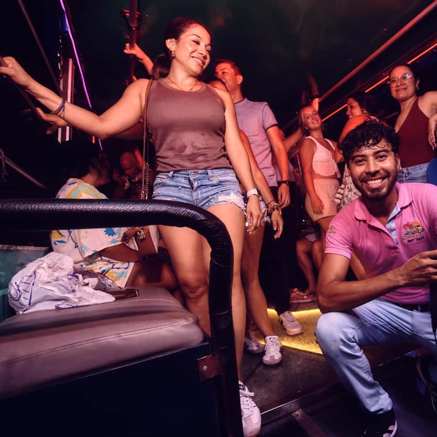 Cartagena: Funny PartyBus with dance floor and good music! - Pickup and how the vibe ramps up from the start