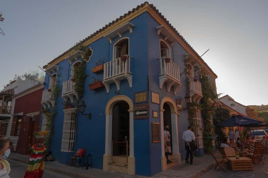 Cartagena: Gabriel García Márquez Private Walking Tour - Colegio de la Presentación and Calle del Estanco del Aguardiente