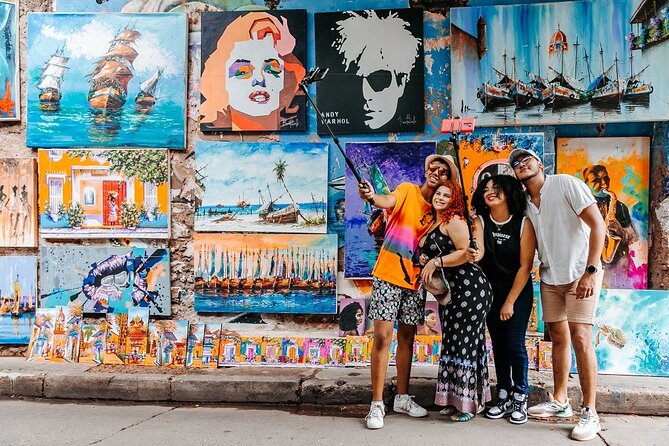 Cartagena: Getsemani Artistic District Selfie Tour! - Stop 1 at Arte Getsemaní: where your selfie actually fits the wall